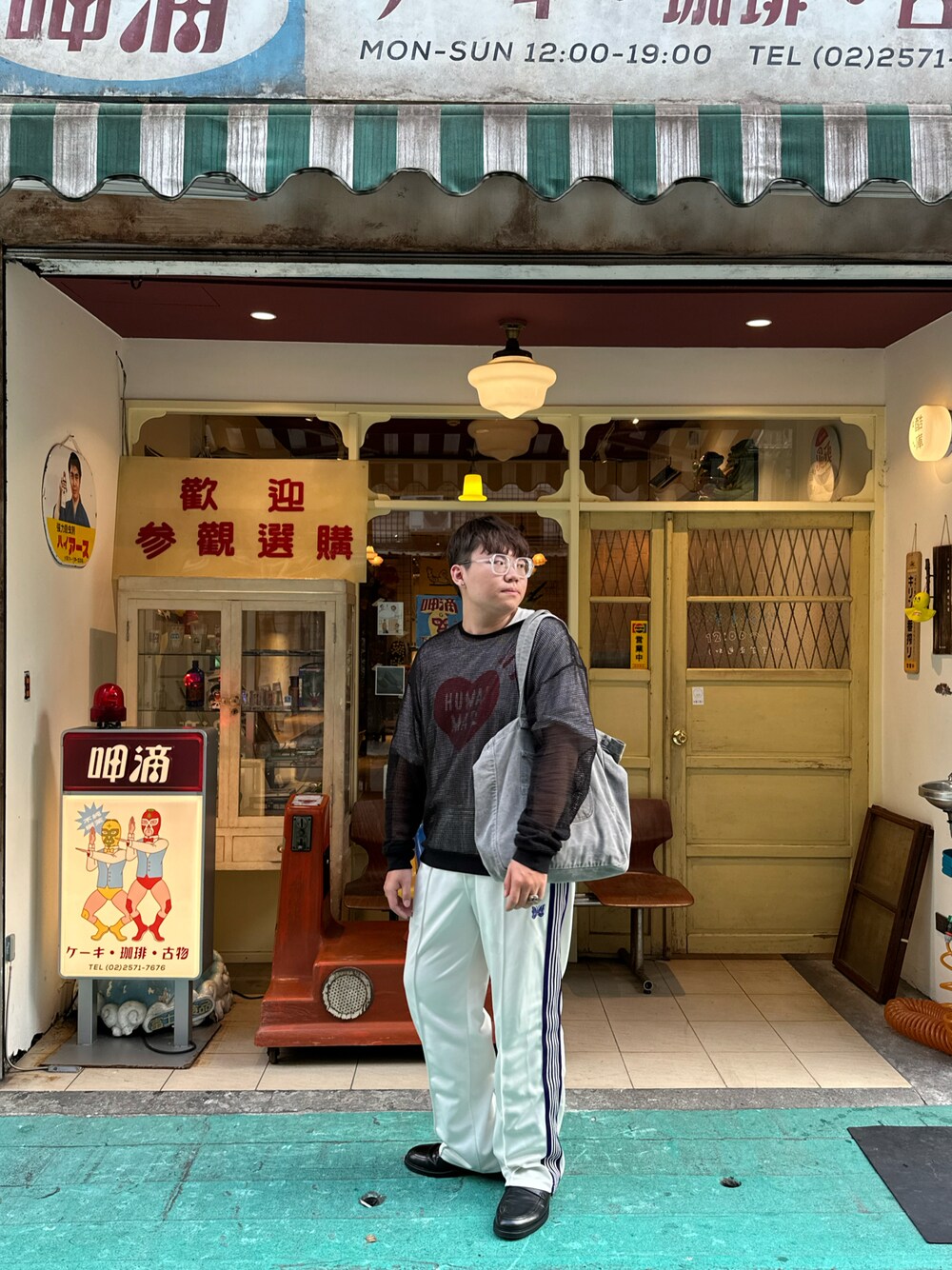 「HUMAN MADEのアイテム（Tシャツ/カットソー、ホワイト系）」を使った、Rafael さん（メンズ・177cm）の春コーディネートの1枚目の写真