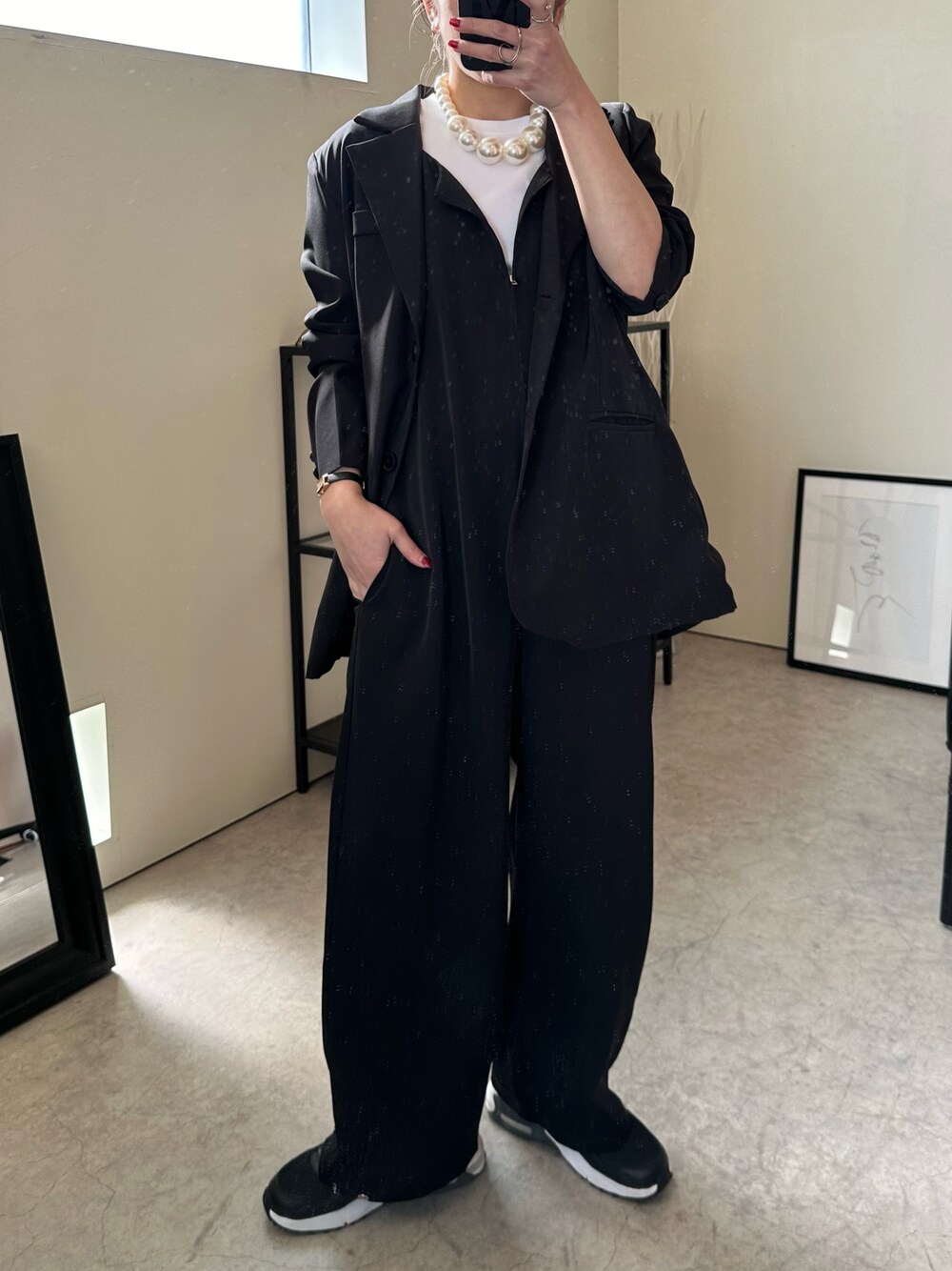「uleula、uleula_2024ss、uleula_official、ウルア、大人カジュアル、春服コーデ、オールインワン、大人女子、韓国ファッション、ジャンプスーツ、黒、NIKE、韓国コーデ、ブラックコーデ、おしゃれさんと繋がりたい」｜「ULEULAの2WAYオールインワン/ジャンプスーツサロペット（サロペット/オーバーオール、ブラック系）」を使った、MΛM♡さん（レディース・156cm）の春コーディネートの1枚目の写真