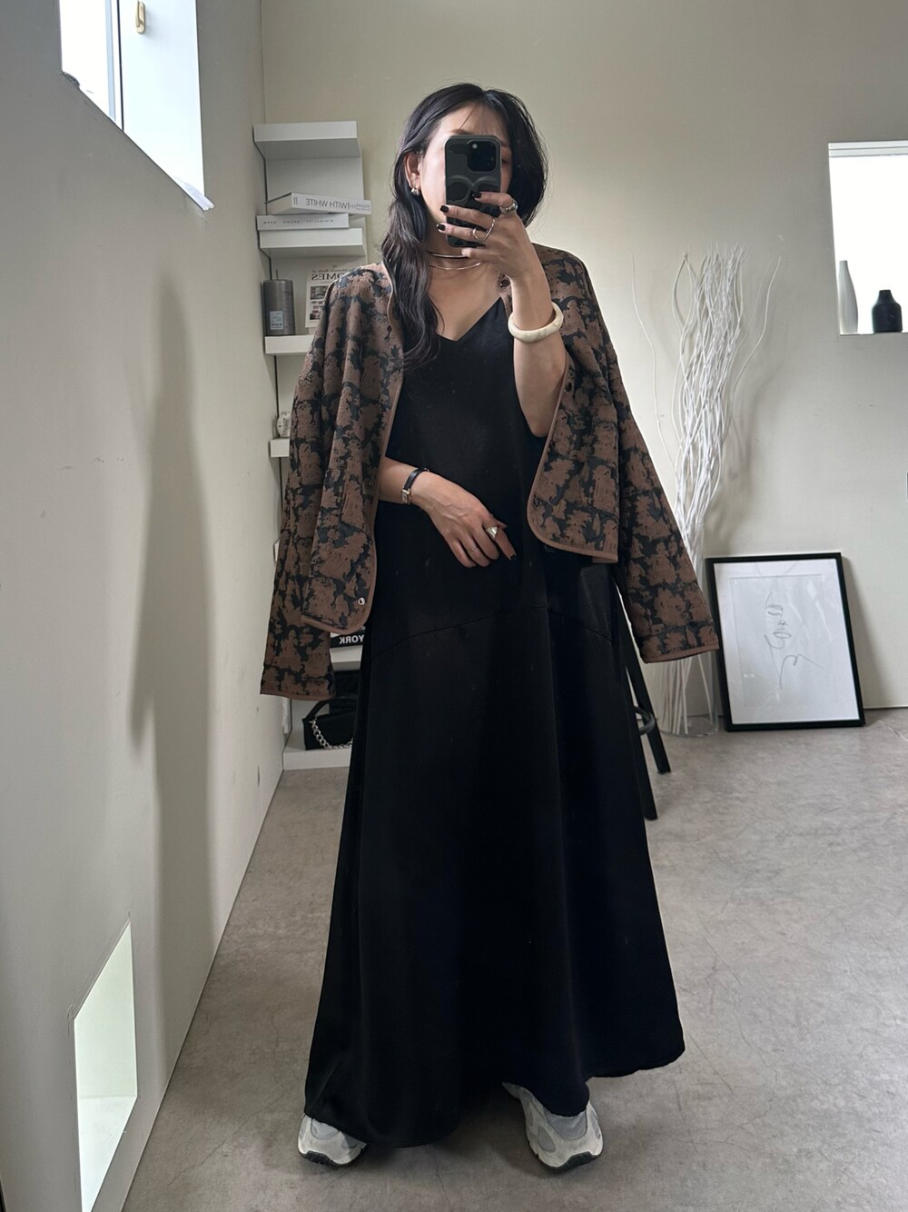 「uleula、uleula_2024aw、ウルア、uleula_official、オトナカジュアル、オトナ女子、ジャガードブラウス、シャツジャケット、シャツスタイル、キャミワンピ、ワンピース、骨格ストレート、韓国っぽ、着回しコーデ、おしゃれさんと繋がりたい」｜「ULEULAのジャガードサテンパイピングシャツジャケット（シャツ/ブラウス、ブラウン系）」を使った、MΛM♡さん（レディース・155cm）の夏コーディネートの1枚目の写真
