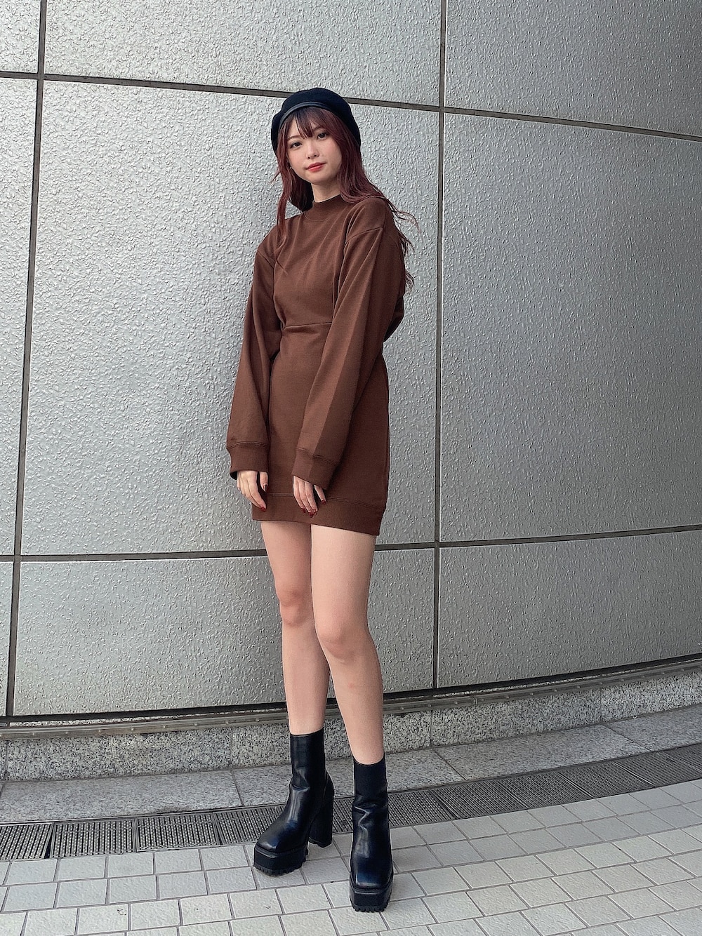 「ENVYM、envym_staff、ENVYMコーデ、秋のコーデ、シンプルコーデ、ベレー帽、秋服準備はじめました、ワンピース、ミニワンピ、秋先取りコーデ、オトナカワイイ、秋カラー、おしゃれさんと繋がりたい、ブラウン、厚底シューズ」｜「ENVYMのパイピングベレー（ハンチング/ベレー帽、ブラック系）」を使った、MYUさん（レディース・165cm）の秋コーディネートの1枚目の写真