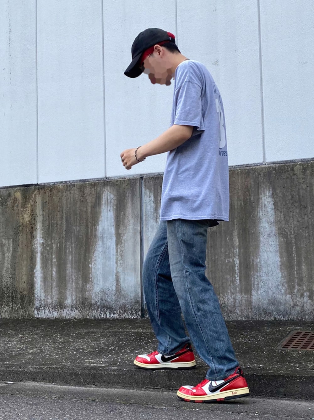 「キャップ、デニム、Levi's、スニーカー、NIKE、古着、ストリート、ゆるコーデ、ラフ、夏だ！Tシャツ着よう！」｜「STUSSYのStock Low Pro Cap（キャップ、ブラック系）」を使った、ゆう₍ ᐢ. ̫ .ᐢ ₎さん（メンズ・171cm）の夏コーディネートの1枚目の写真