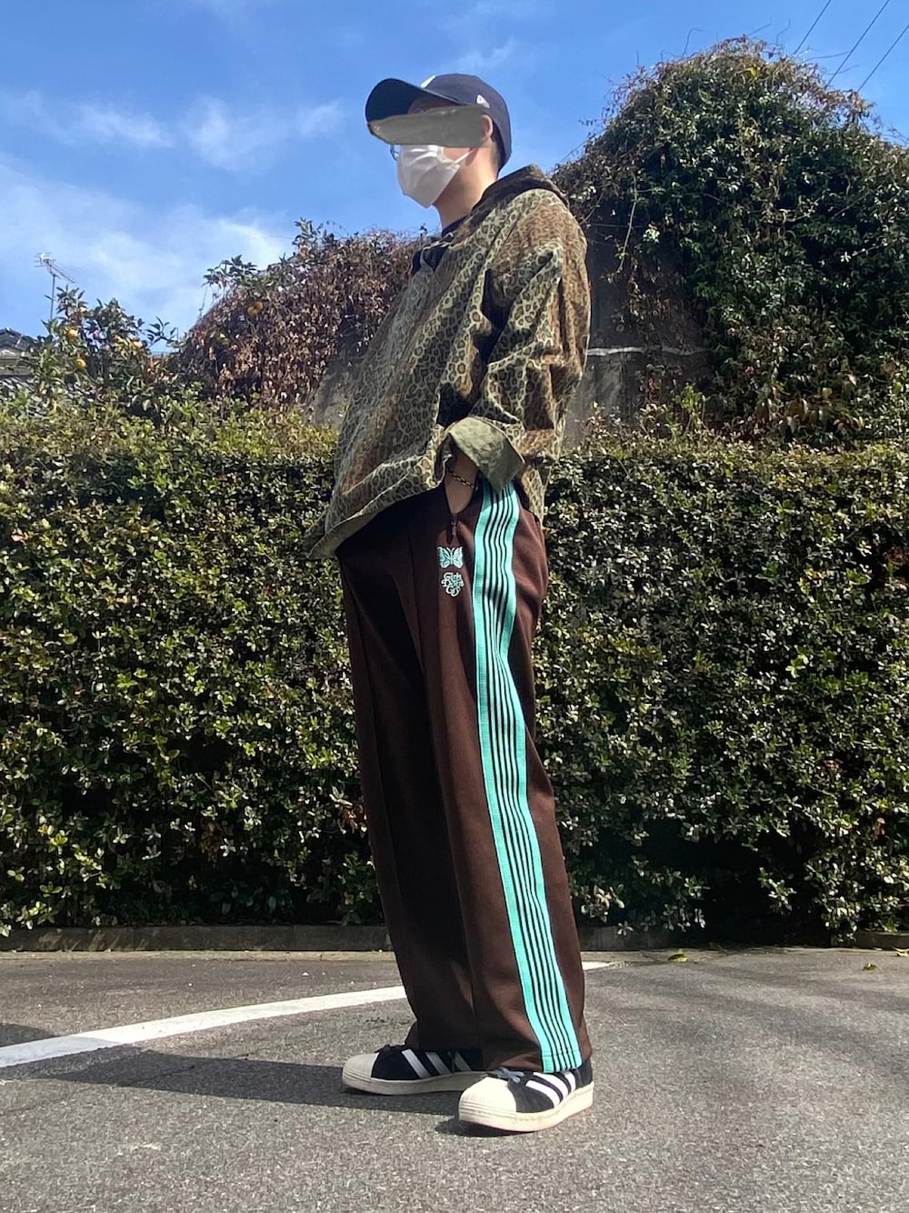 「キャップ、NEW ERA、ニューエラ、south2west8、メキシカンパーカー、ひょう柄、アニマル柄、NEEDLES、Girls don't cry、トラックパンツ、adidas、春コーデ、春服みてみて」｜「NEW ERAのニューエラ キャップ オーセンティック LOW PROFILE 59FIFTY MLB オンフィールド NEW ERA LP（キャップ、ブルー系）」を使った、ゆう₍ ᐢ. ̫ .ᐢ ₎さん（メンズ・171cm）の春コーディネートの1枚目の写真