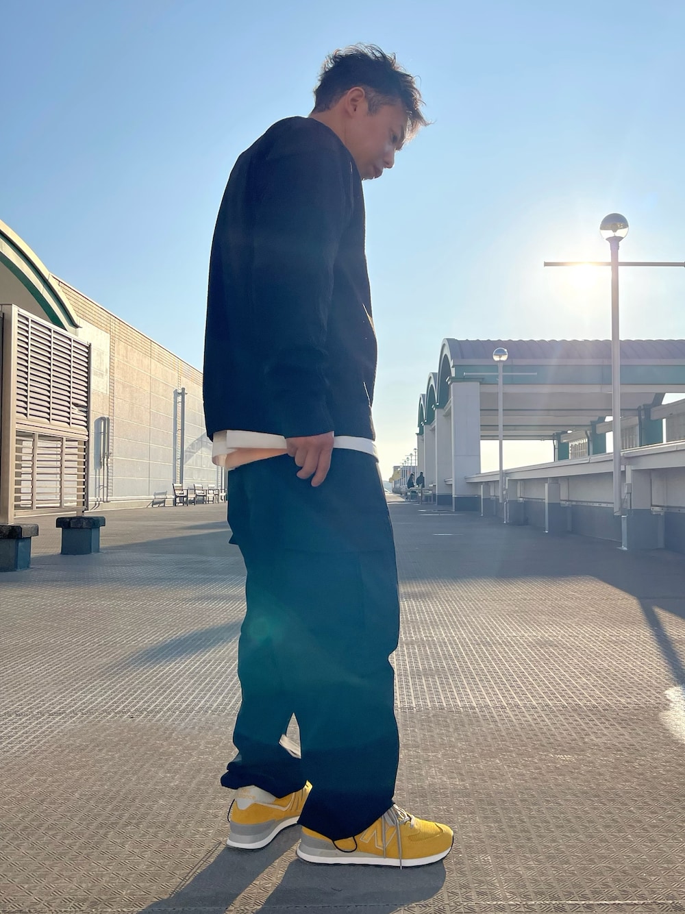 「春、シンプル、おしゃれさんと繋がりたい、めがね、低身長コーデ、低身長、スニーカーコーデ、カーゴパンツ、ブラックコーデ、マックハウス」｜「URBAN COLLECTIONのアイテム（アンサンブル、ブラック系）」を使った、はせぴょんさん（メンズ・159cm）の冬コーディネートの1枚目の写真