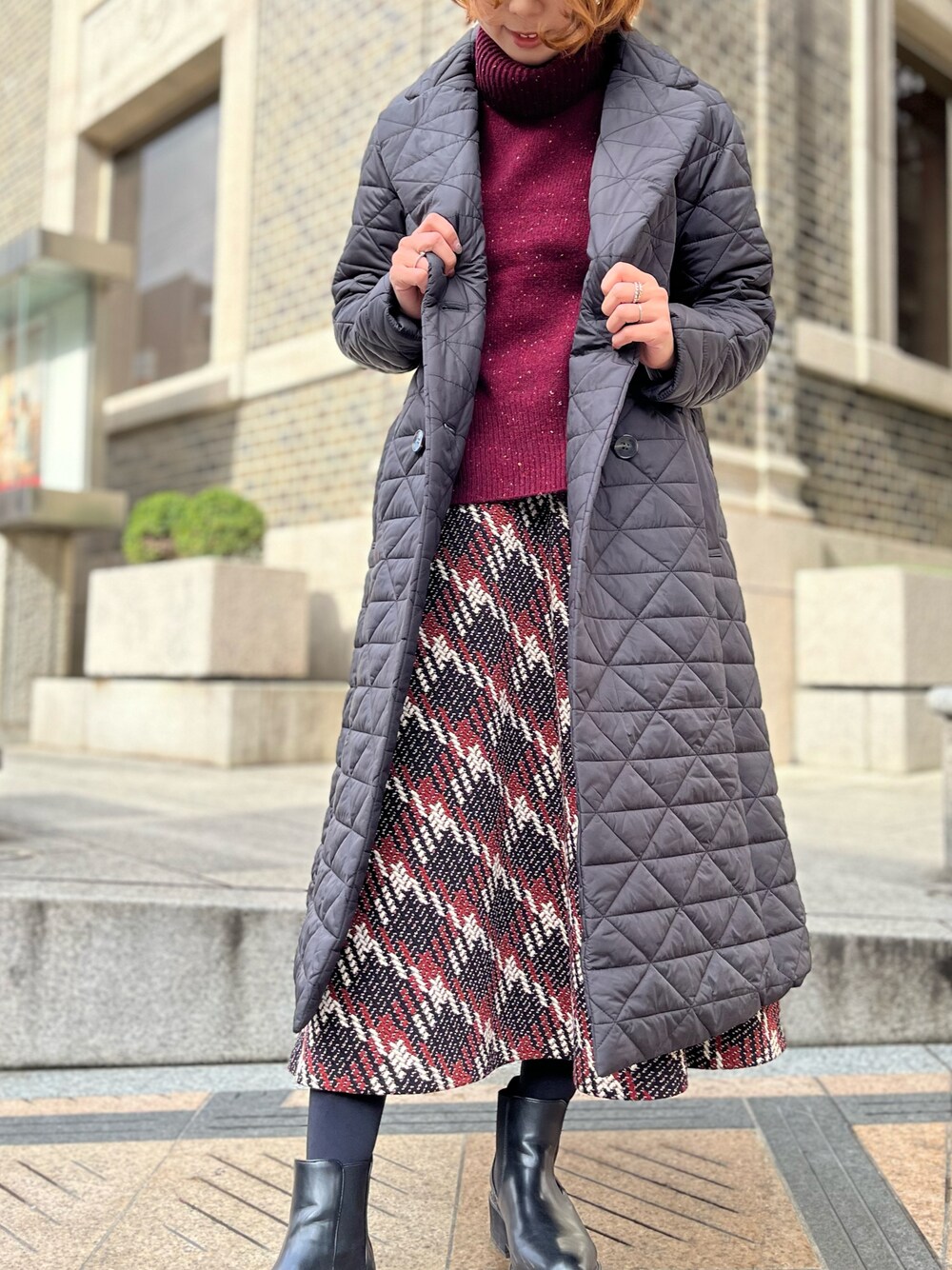 「秋のコーデ、休日コーデ、お洒落さんとつながりたい、大人かわいい、ootd、冬コーデ、今日のコーデ、ニットコーデ、チェックスカート、チェック柄に恋してる、キルティング、キルティングジャケット、キルティングコート、大人カジュアルコーデ、大人カジュアル」｜「TRAFFICのアイテム（ニット/セーター、レッド系）」を使った、vingtaine0cordierさん（レディース・158cm）の秋コーディネートの1枚目の写真