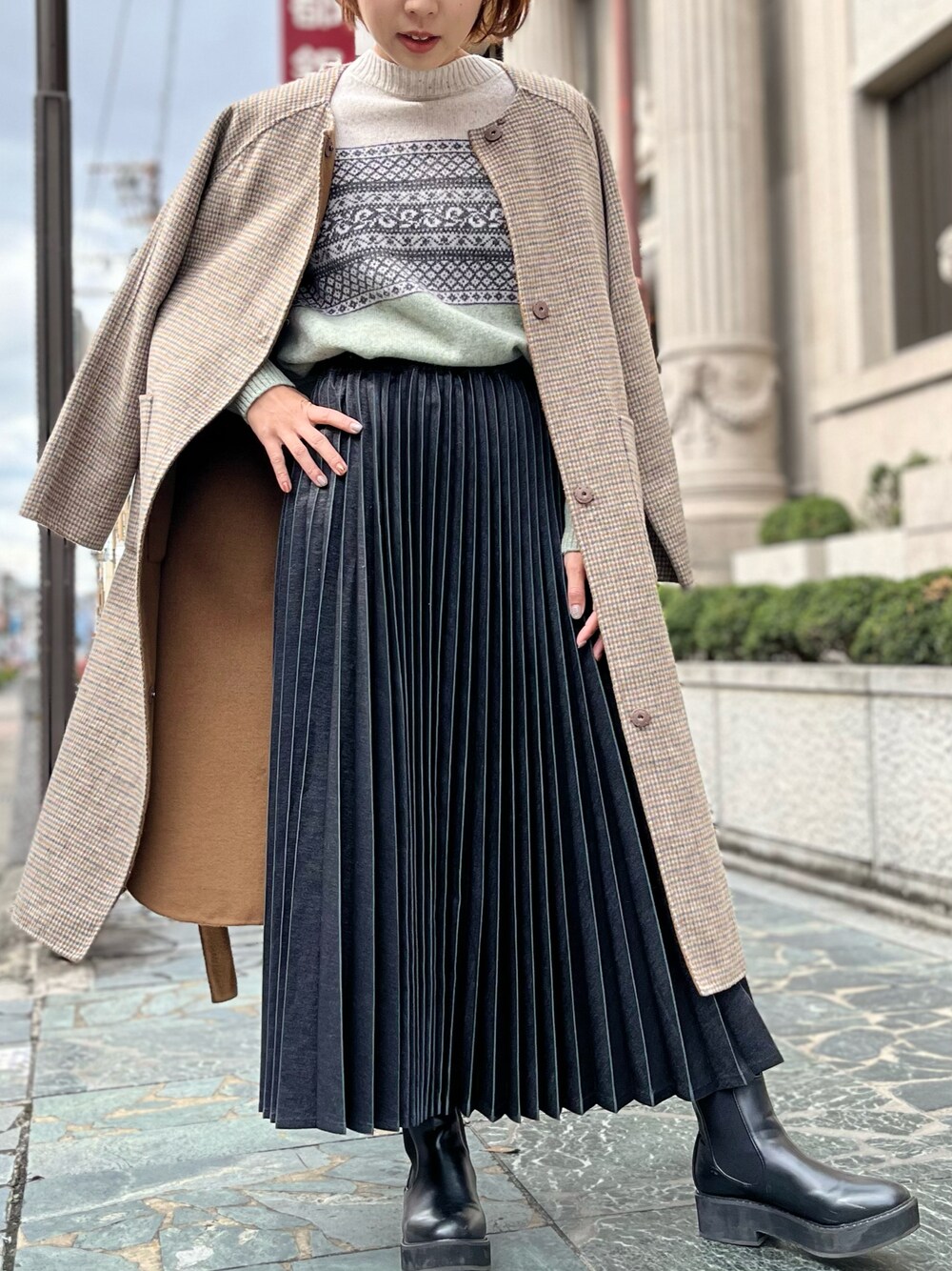 「秋、今日のコーデ、秋のコーデ、秋服、ootd、ブーツ、きれいめカジュアル、ニット/セーター、カジュアルコーデ、大人かわいい、チェック柄に恋してる、オトナカジュアル、ノルディック柄、ノルディックセーター、チェックコート」｜「BEATRICEのアイテム（デニムスカート、ブルー系）」を使った、vingtaine0cordierさん（レディース・158cm）の秋コーディネートの1枚目の写真