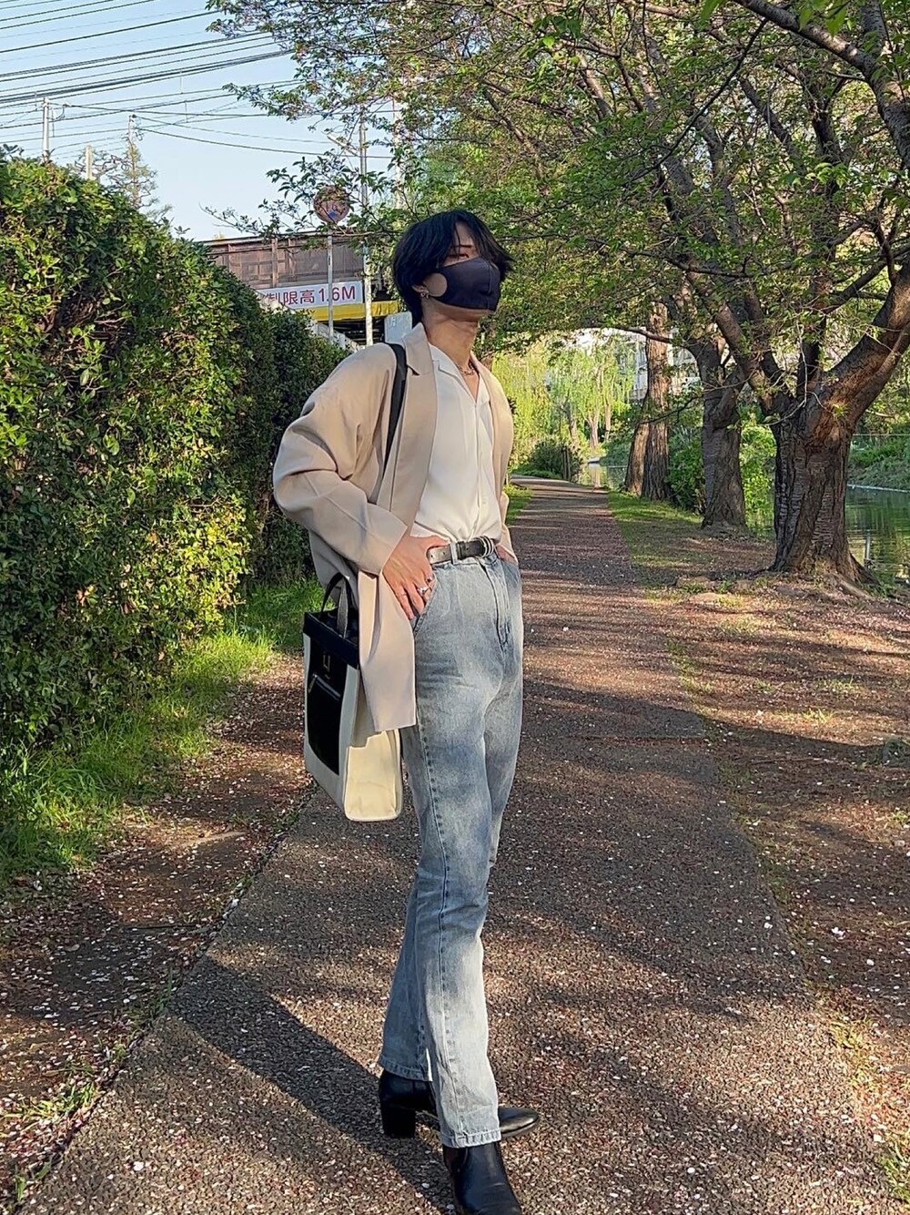 「秋服まるっと大公開、シンプル、秋冬コーデ、お洒落さんとつながりたい、オトナカジュアル、いいね、save、フォローお願いします🤑、きれいめカジュアル、シャツ、デニム」｜「Loose/ルースの加工デニムパンツ（デニムパンツ、ブルー系）」を使った、クロスケ（kuro_suke）さん（メンズ・174cm）の秋コーディネートの1枚目の写真