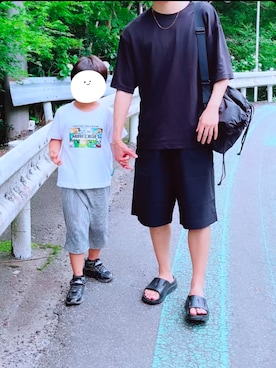 「UNIQLO（ユニクロ）のアイテム（Tシャツ/カットソー、ブラック系）」を使った、スズさん（メンズ・175cm）の夏コーディネート