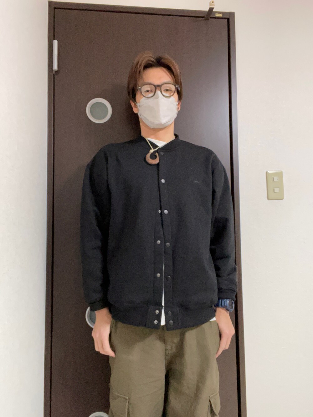「大人カジュアル、メンズファッション、今日のコーデ、いいね、save、フォローお願いします🤑、カーディガン、メガネ男子、メガネコーデ、カーゴパンツ、おじコーデ、アラフォー、サーファー、ビンテージ、ビンテージメガネ、G-SHOCK、ミリタリーコーデ」｜「G-SHOCKのアイテム（デジタル腕時計、ブルー系）」を使った、Takahiroさん（メンズ・172cm）の冬コーディネートの1枚目の写真