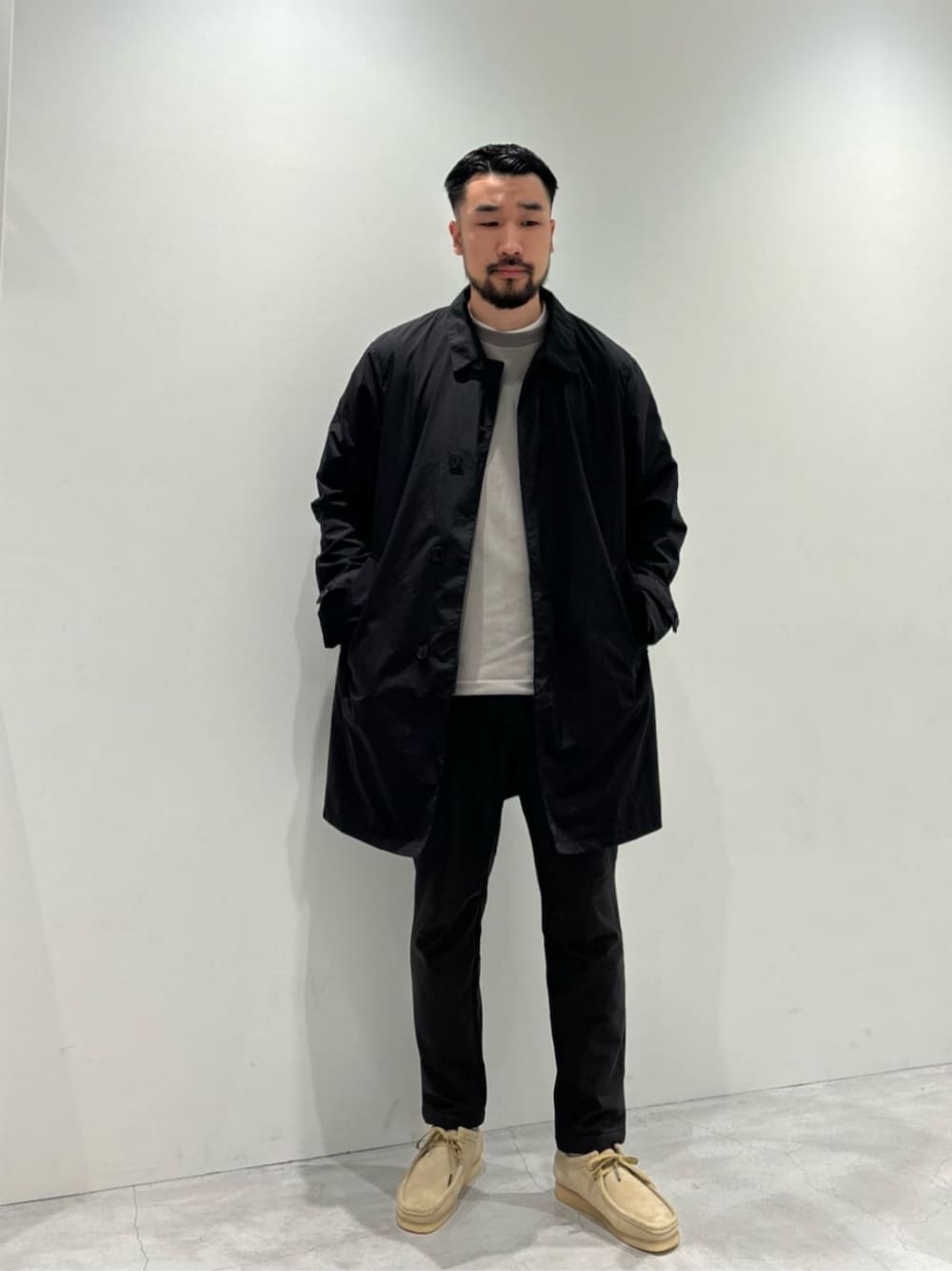 「ベーシック/トラッド、トレンド、リラックス、ビジネス、アウトドア、トラベル、コート、スウェット、秋服、秋コーデ、冬服、冬コーデ、BEAUTY&YOUTH」｜「BEAUTY&YOUTH UNITED ARROWSのパーフェクト ストレッチ アジャスト クルーネック スウェット（スウェット、ベージュ系）」を使った、muraoさん（メンズ・175cm）の秋コーディネートの1枚目の写真
