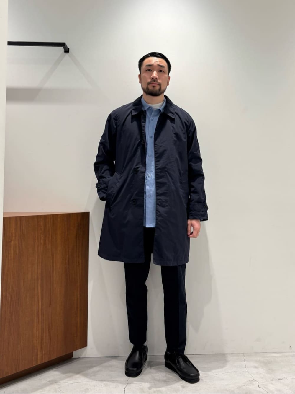 「ベーシック/トラッド、トレンド、リラックス、ビジネス、シャツ、春アウター、BEAUTY&YOUTH、通勤コーデ、通勤、春服、春コーデ」｜「BEAUTY&YOUTH UNITED ARROWSのライト リネンタッチ レギュラーフォルム シャツ（シャツ/ブラウス、パープル系）」を使った、muraoさん（メンズ・175cm）の春コーディネートの1枚目の写真