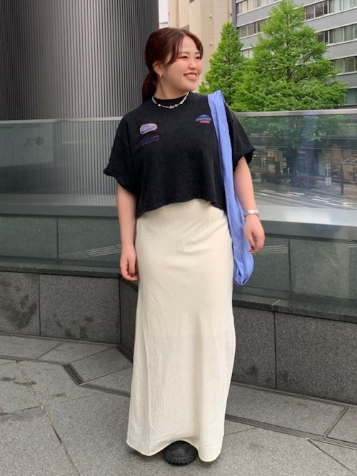 【UNISEX/ユニセックス】エンブロイダリーダメージロゴTee