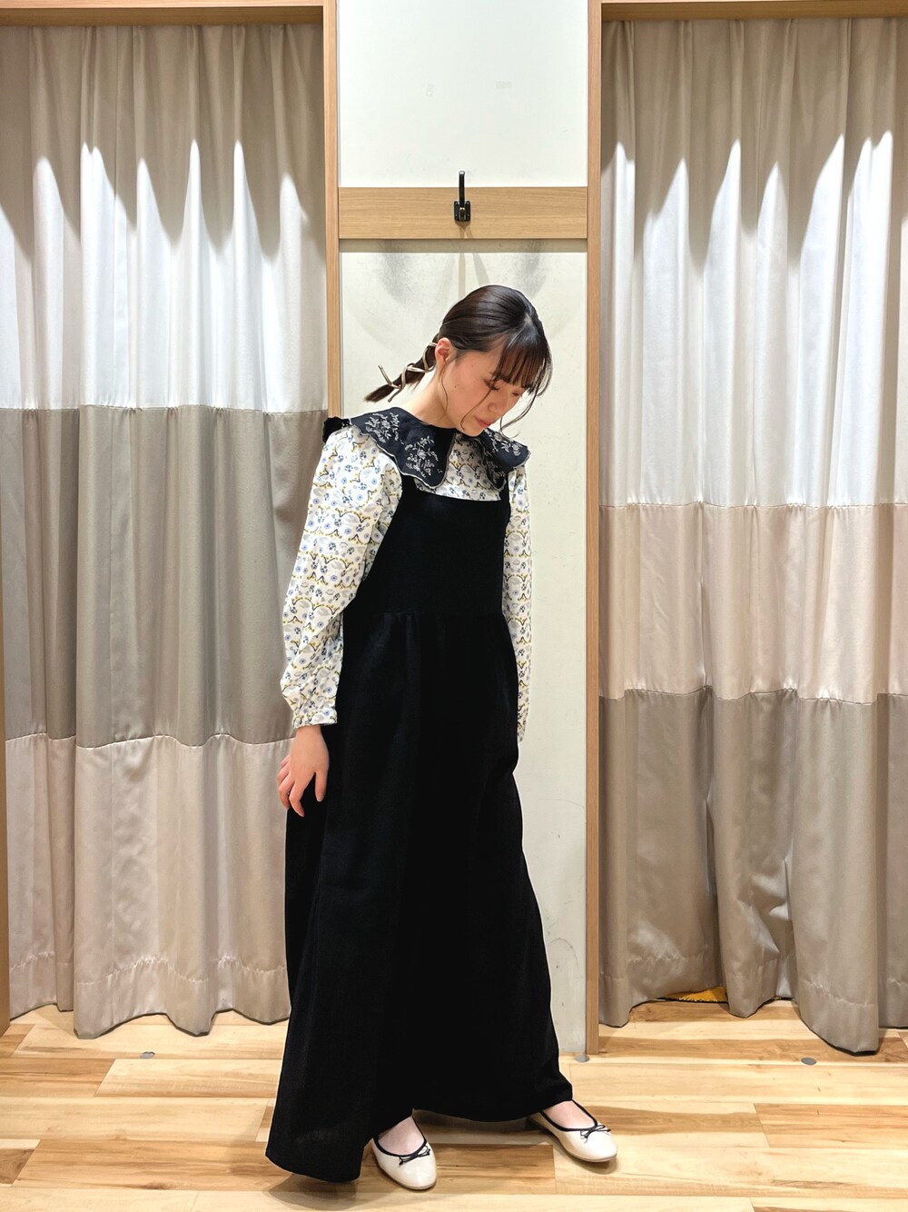 「春、初夏コーデ、春夏コーデ、カジュアルコーデ、サロペット、刺繍、Samansa Mos2、SM2keittioイオンモール堺鉄砲町」｜「Samansa Mos2のアイテム（シャツ/ブラウス、ホワイト系）」を使った、87さん（骨格ウェーブ・レディース・155cm）の春コーディネートの1枚目の写真