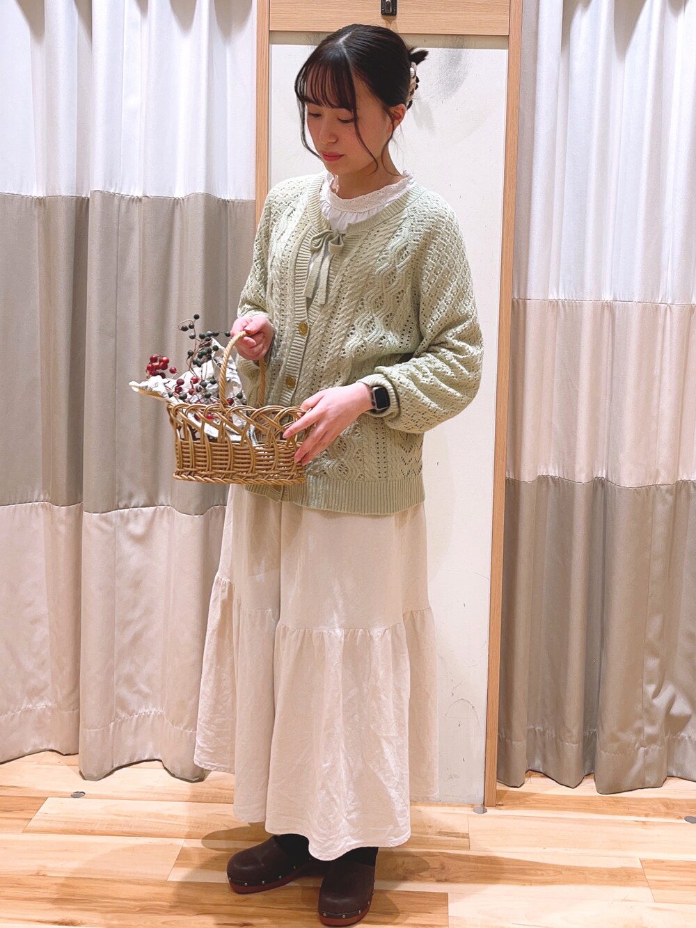 「Samansa Mos2、春服コーデ、淡色コーデ、大人ガーリー、SM2keittioイオンモール堺鉄砲町」｜「Samansa Mos2 home'sのアイテム（インテリア、ブラウン系）」を使った、87さん（骨格ウェーブ・レディース・155cm）の冬コーディネートの1枚目の写真