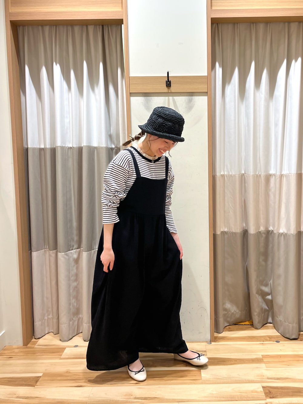 「春、カジュアルコーデ、着回しコーデ、楽チンコーデ、モノトーン、モノトーンコーデ、Samansa Mos2、SM2keittioイオンモール堺鉄砲町」｜「Samansa Mos2のアイテム（帽子、ブラック系）」を使った、87さん（骨格ウェーブ・レディース・155cm）の春コーディネートの1枚目の写真