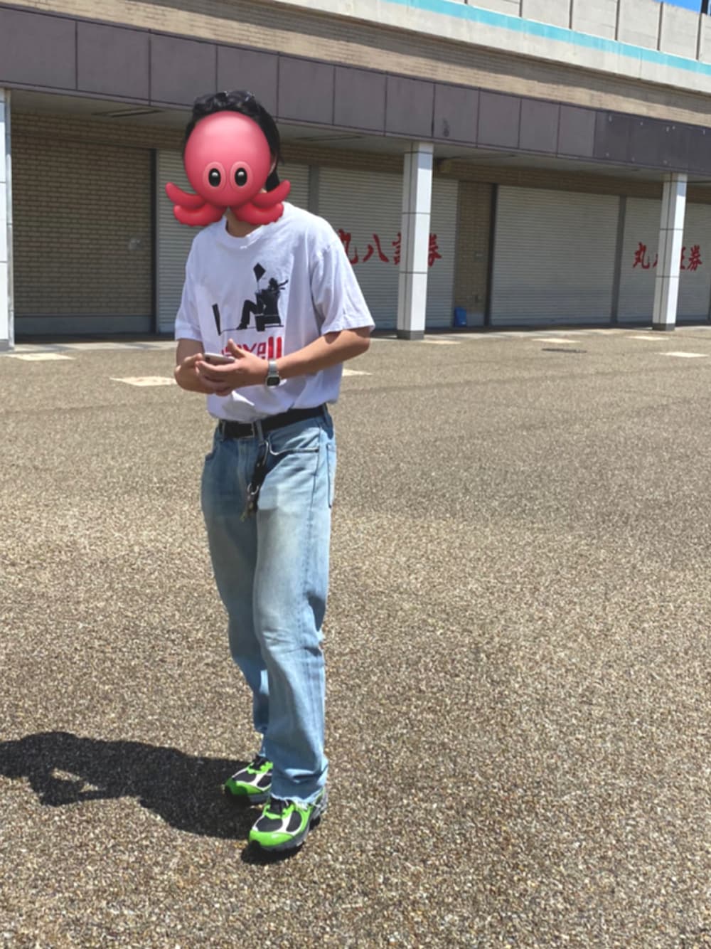 「maxellのアイテム（Tシャツ/カットソー、ホワイト系）」を使った、aspさん（メンズ・172cm）の冬コーディネートの1枚目の写真