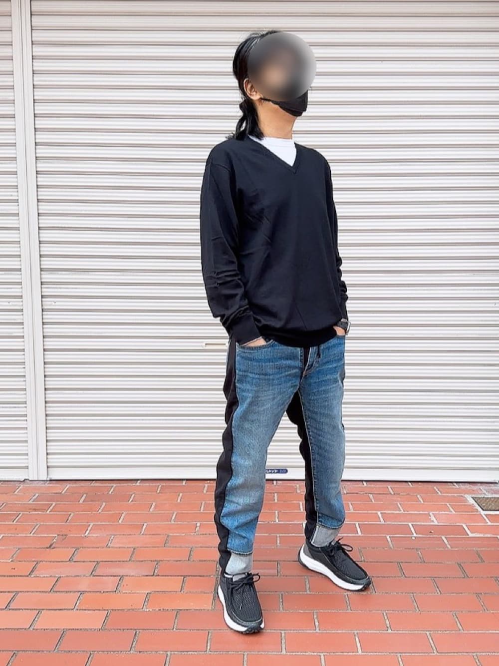 「ジュンヤワタナベ、スウェットパンツ、スウェットコーデ、デニムパンツ、デニムコーデ、デニムっていいよね、リーバイス、シンプル、シンプルコーデ、50代カジュアル、50代ファッション、50代コーデ、ワラビー、秋コーデ、ブラックコーデ」｜「JUNYA WATANABEのアイテム（スウェットパンツ、ブラック系）」を使った、PiPiCOLO_MGRさん（メンズ・178cm）の秋コーディネートの1枚目の写真