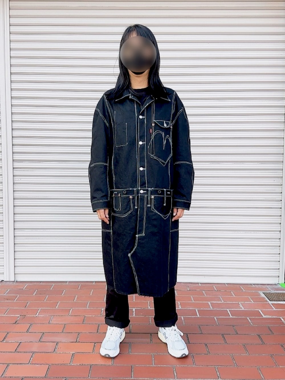 「ジュンヤワタナベ、ジュンヤワタナベマン、リーバイス、コート、コートスタイル、モノトーン、モノトーンコーデ、モノクロ、50代ファッション、50代カジュアル、50代コーデ、秋冬コーデ、コートコーデ、ブラックコーデ、シンプルスタイル」｜「eYe JUNYA WATANABE MANのLevi's W-NAME SHOP COAT（その他アウター、ブラック系）」を使った、PiPiCOLO_MGRさん（メンズ・178cm）の秋コーディネートの1枚目の写真