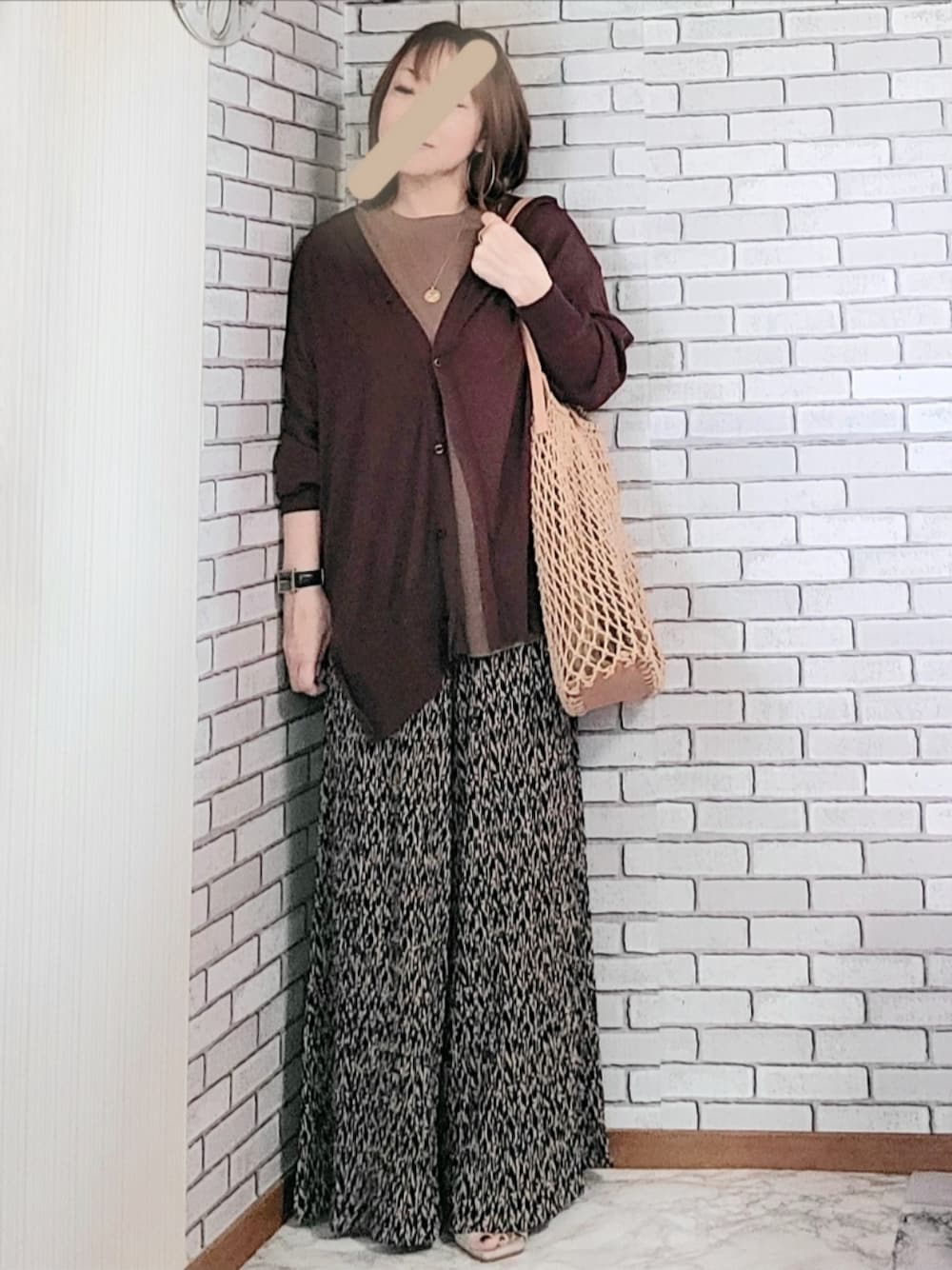 「きれいめカジュアル、大人カジュアル、大人コーデ、40代、低身長、シアーカーディガン、ワッフル、柄パンツ、プリーツパンツ、ミュール、あみバック」｜「DRESKIPのアイテム（カーディガン/ボレロ、ブラウン系）」を使った、numacoさん（レディース・150cm）の夏コーディネートの1枚目の写真