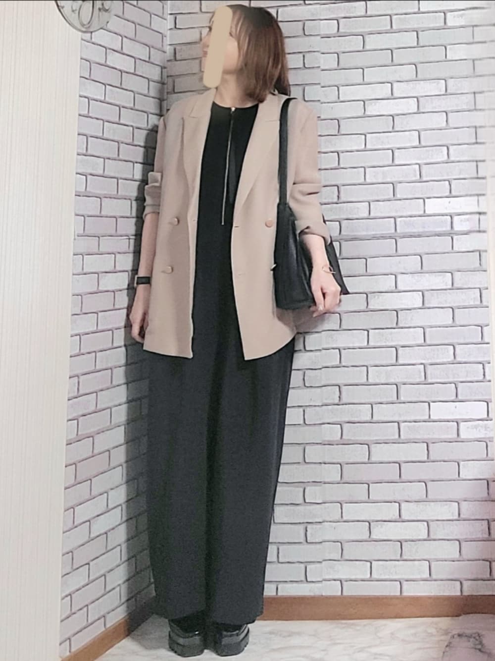 「きれいめカジュアル、大人カジュアル、大人コーデ、40代、低身長、テーラードジャケット、シアージャケット、オールインワン、レースアップシューズ、厚底シューズ、フリンジバッグ、イヤーカフ」｜「Doux archivesのメッシュテーラードダブルジャケット（テーラードジャケット、ベージュ系）」を使った、numacoさん（レディース・150cm）の秋コーディネートの1枚目の写真
