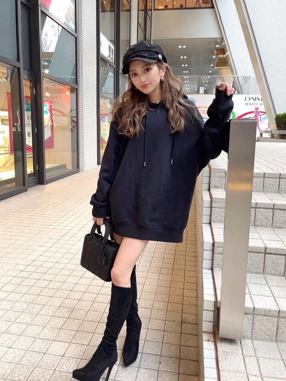 「初秋コーデ、大人かわいい、楽チンコーデ、低身長、秋服、モノトーン、低身長コーデ、低身長女子、低身長ママ、低身長ママコーデ、ママコーデ、ママファッション、ママ、Darlingcoco」｜「Darlingcocoのアイテム（トップス、ブラック系）」を使った、ダーリンココさん（レディース・152cm）の秋コーディネートの1枚目の写真