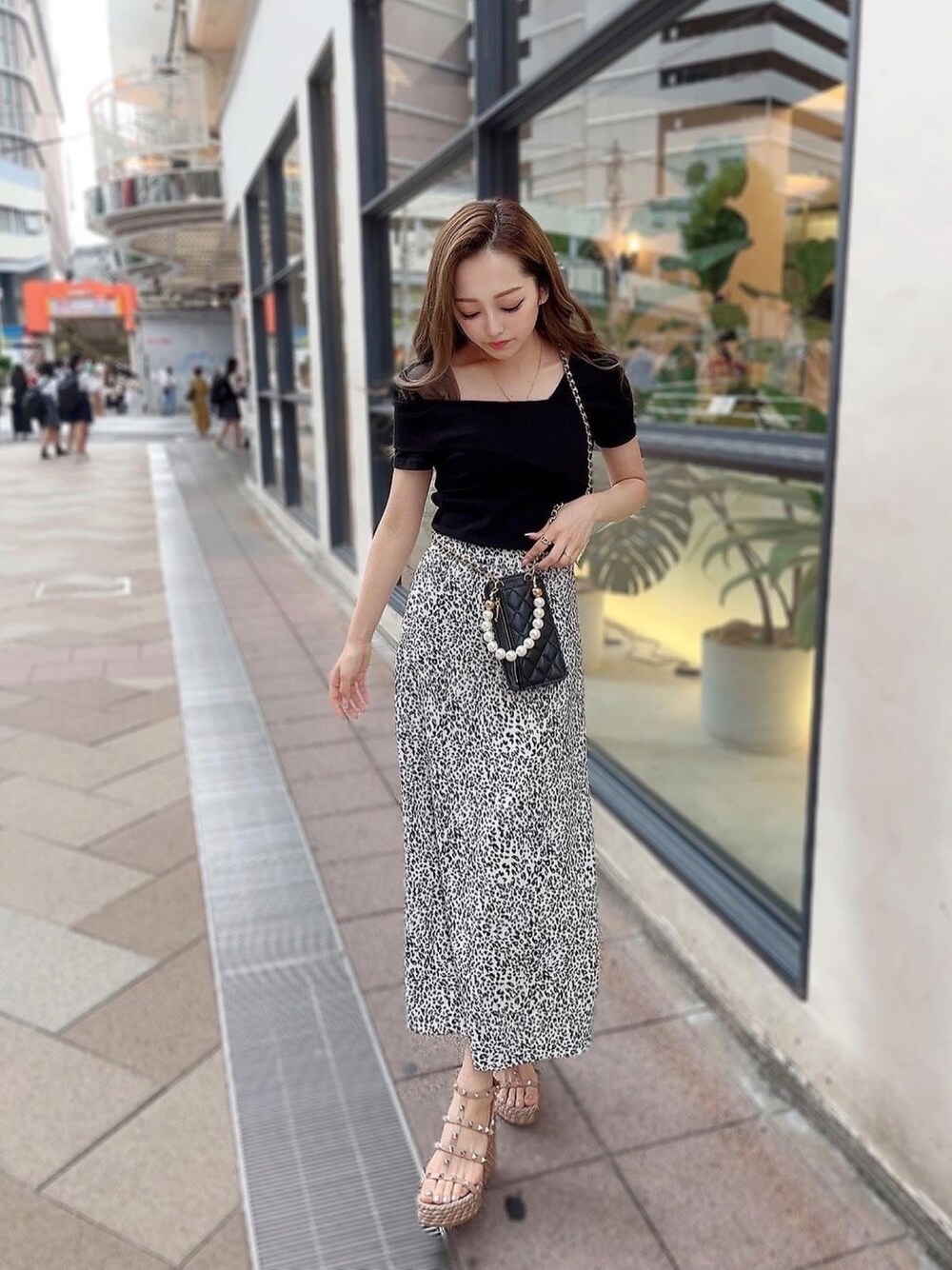 「オトナ女子、低身長コーデ、シアー、ママコーデ、ママファッション、ママ、低身長、低身長女子、低身長ママ、低身長ママコーデ、Darlingcoco、シンプル、シンプルコーデ、大人かわいい」｜「Darlingcocoのアイテム（トップス、ブラック系）」を使った、ダーリンココさん（レディース・152cm）の夏コーディネートの1枚目の写真