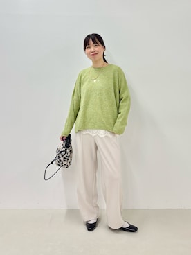 「MICO COULIER（ミコクリエ）のスパンコールクルーネックニット（ニット/セーター、グリーン系）」を使った、すずき ちかさん（レディース・161cm）の秋コーディネート