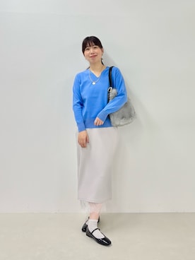 「MICO COULIER（ミコクリエ）のスーパーストレッチ無地Vネックプルオーバー（ニット/セーター、ブルー系）」を使った、すずき ちかさん（レディース・161cm）の秋コーディネート