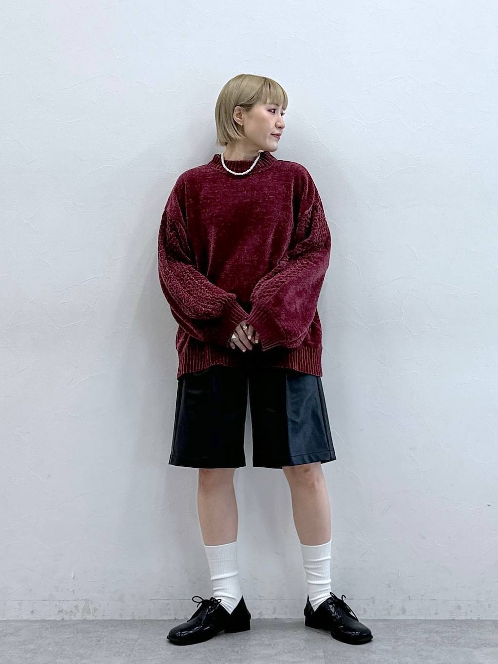 「RAGEBLUEのボリュームスリーブ/袖デザインBIGモールニット（Tシャツ/カットソー、レッド系）」を使った、たけおさん（レディース・157cm）の夏コーディネートの1枚目の写真