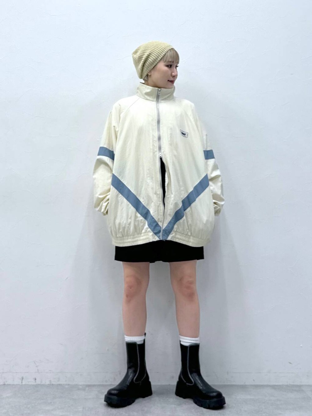 「LOWRYS FARMのビーズニットワッチ　128530（ハンチング/ベレー帽、ベージュ系）」を使った、たけおさん（レディース・157cm）の秋コーディネートの1枚目の写真