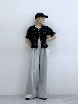 「RAGEBLUE（レイジブルー）の花柄シャーリングブラウス（シャツ/ブラウス、ブラック系）」を使った、たけおさん（レディース・157cm）の夏コーディネート