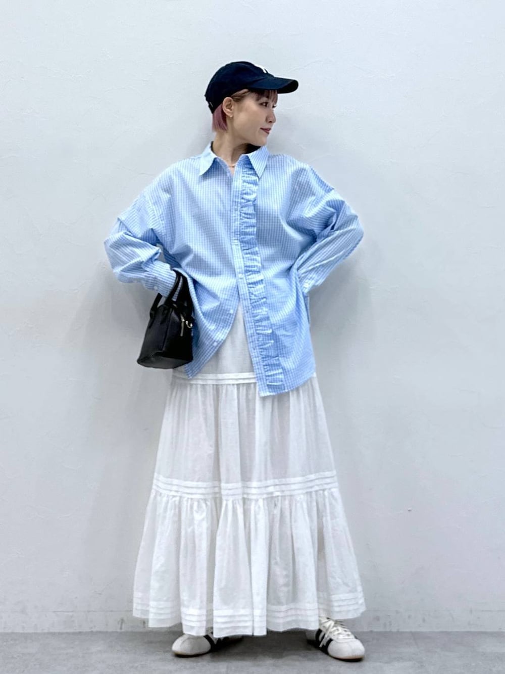 「春めき満開コーデ」｜「RAGEBLUEの＜adidas/アディダス＞TOKYO W /アディダス トーキョー W（スニーカー、ホワイト系）」を使った、たけおさん（レディース・157cm）の冬コーディネートの1枚目の写真