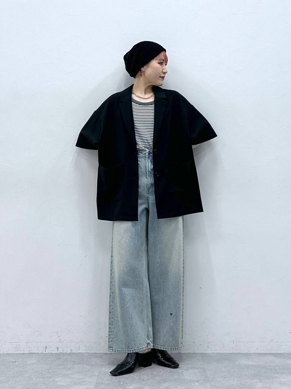 「RAGEBLUEの＜セットアップ対応＞3size展開/フラワー刺繍ダメージワイドデニム（デニムパンツ、ブルー系）」を使った、たけおさん（レディース・157cm）の春コーディネートの1枚目の写真