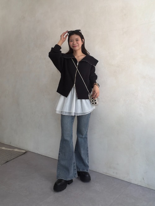 【美脚見え】ロゴパッチ付きストレッチフレアデニム