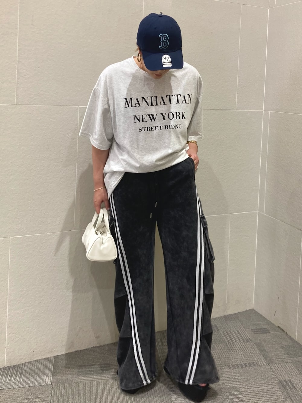 Manamiさんの「フェイクレザー モノグラム ハンドバッグ（ANAP）」を使ったコーディネートの1枚目の写真