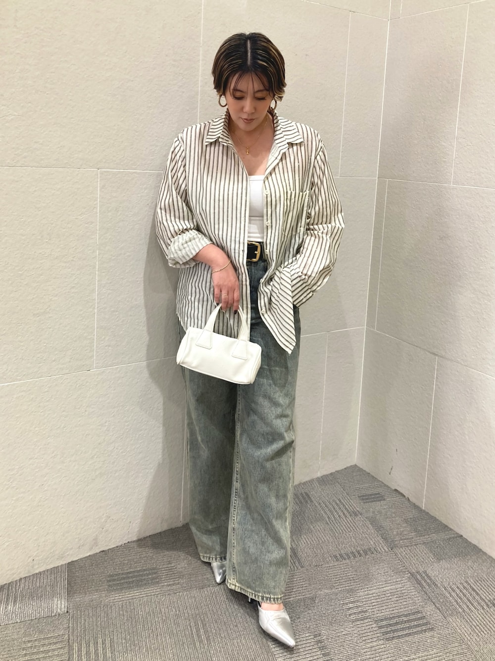 「大人カジュアル、ストライプシャツ、最近のいい感じコーデ、春服コーデ、お出かけコーデ、オトナカジュアル、ラフコーデ、休日スタイル、おしゃれさんと繋がりたい、今日のコーデ、春服、30代コーデ、韓国ファッション、春夏コーデ、大人女子」｜「ANAPのウォッシュ加工ストレートデニムパンツ（デニムパンツ、ブルー系）」を使った、Manamiさん（レディース・161cm）の春コーディネートの1枚目の写真