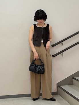 「SENSE OF PLACE by URBAN RESEARCH(センスオブプレイスバイアーバンリサーチ)のモールベロアスクエアネックジレ(ダウンベスト、ブラウン系)」を使った、aikaさん(レディース・162cm)の夏コーディネート