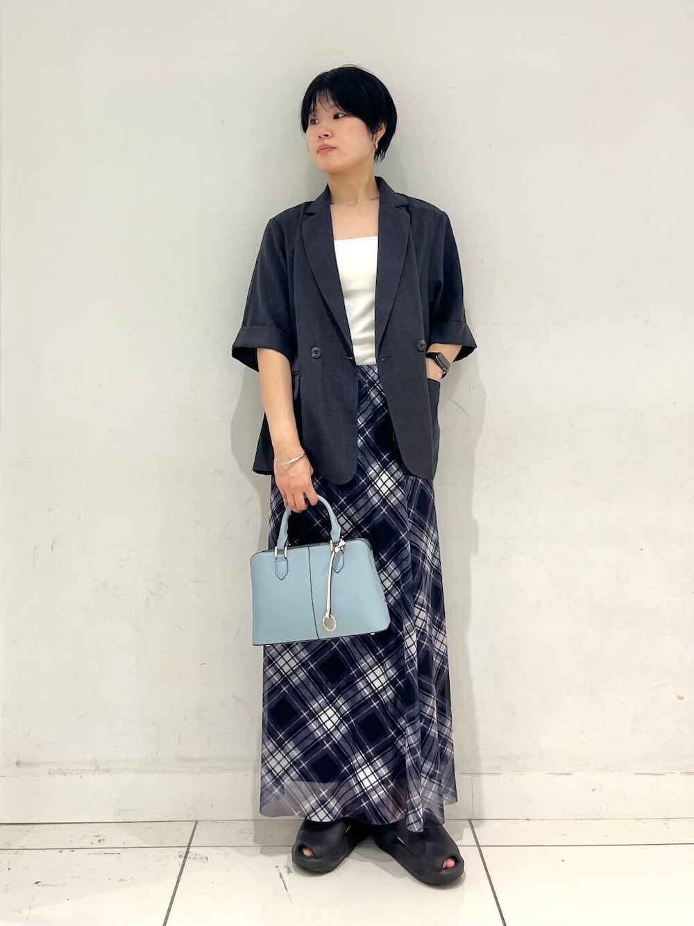 「シンプル、大人カジュアル、カジュアルコーデ、おでかけ、senseofplace、newarrival、休日スタイル、アクセサリー、サンダルコーデ、天神地下街、旅行コーデ、ブルベ夏、天神地下街店、骨格ウェーブ、newin」｜「SENSE OF PLACE by URBAN RESEARCHの『一部WEB限定カラー』ダブルストラップカップツキキャミソール（キャミソール、ホワイト系）」を使った、aik6989さん（レディース・161cm）の夏コーディネートの1枚目の写真