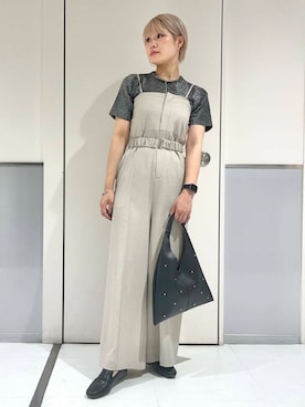 「アイテム（サロペット/オーバーオール、ベージュ系）」を使った、aikaさん（レディース・161cm）の秋コーディネート