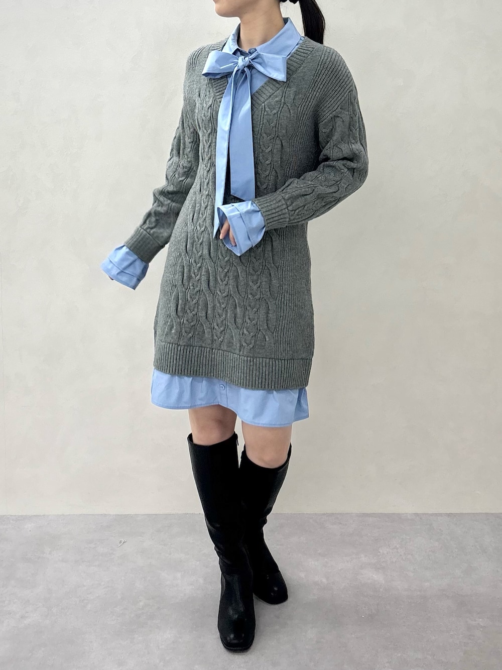 ワンピースを使った「ブルーグレー」のレディース人気ファッション