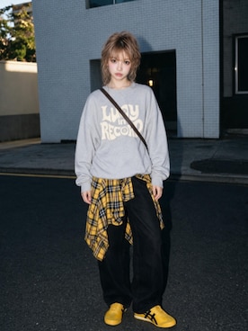 「LUCY IN RECORDのIN THE NAME OF LUCYスウェットシャツ - LUCY IN RECORD（スウェット、グレー系）」を使った、lucyinrecordさん（レディース・161cm）の秋コーディネート