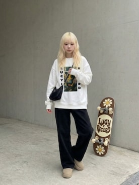「LUCY IN RECORDのLUCY IN RECORD - diRty beeスウェットシャツ（スウェット、ブルー系）」を使った、lucyinrecordさん（レディース・161cm）の春コーディネート