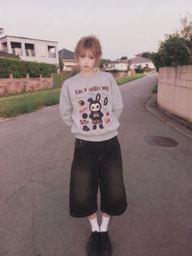 「LUCY IN RECORDのWHAT’S INSIDE LUCY?スウェットシャツ - LUCY IN RECORD（スウェット、グレー系）」を使った、lucyinrecordさん（レディース・161cm）の秋コーディネート