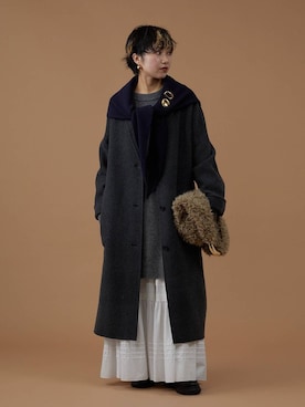 「アイテム（ブローチ/コサージュ）」を使った、byyamaguchiさん（レディース・161cm）の冬コーディネート