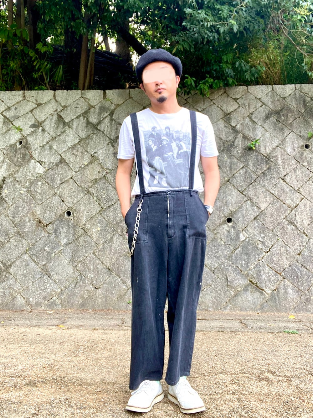 「夏コーデ、きれいめカジュアル、アツいコーデ全部見せ、ベレー帽、Tシャツ、バンドT、THE ROLLING STONES、腕時計、ウォレットチェーン、デニム、ブラックデニム、サスペンダーパンツ、サスペンダー、ドレスシューズ、ウイングチップ」｜「不明のアイテム（ハンチング/ベレー帽、ブラック系）」を使った、タニさんさん（メンズ・169cm）の夏コーディネートの1枚目の写真