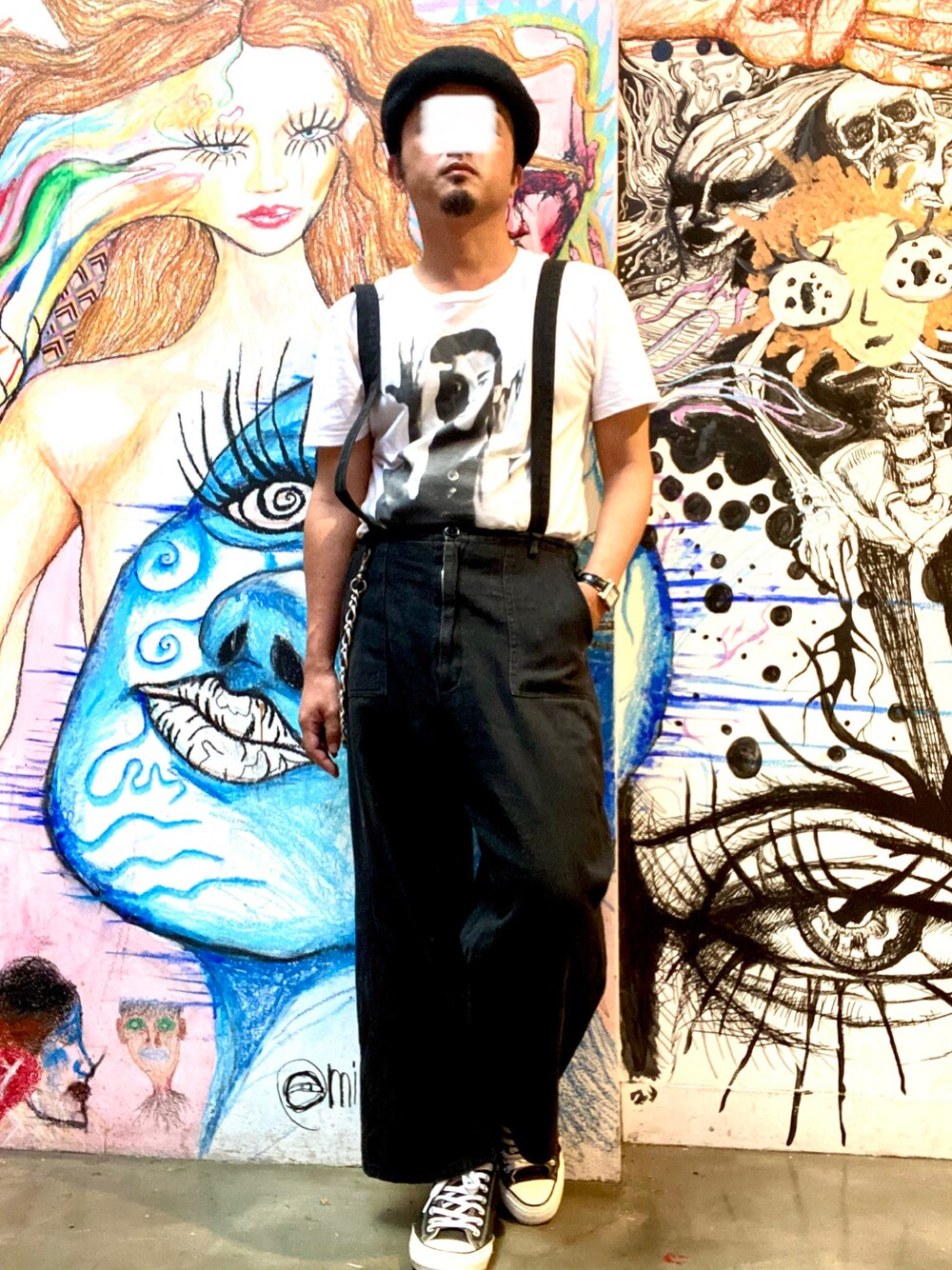 「夏コーデ、きれいめカジュアル、キレイめ、古着MIX、ベレー帽、サマーベレー、Tシャツ、ロックT、prince、デニム、ブラックデニム、サスペンダー、サスペンダーパンツ、スニーカー、オールスター」｜「不明のアイテム（ハンチング/ベレー帽、ブラック系）」を使った、タニさんさん（メンズ・169cm）の秋コーディネートの1枚目の写真
