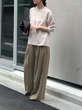 「GALLARDAGALANTE（ガリャルダガランテ）の【手洗い可】梳毛タックワイドパンツ（その他パンツ、ベージュ系）」を使った、gg__erinaさん（レディース・165cm）の春コーディネート