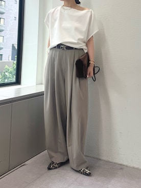 「GALLARDAGALANTE（ガリャルダガランテ）の梳毛ライクカーブスラックス（その他パンツ、ベージュ系）」を使った、gg__erinaさん（レディース・165cm）の夏コーディネート