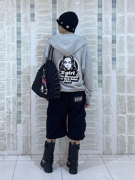 「アイテム（パスケース）」を使った、吉井紗彩さん（レディース・155cm）の秋コーディネート