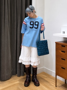 「beej（ビージ）の(beej)Gathered velour bag（トートバッグ、ブルー系）」を使った、SAAYAさん（レディース・155cm）の春コーディネート