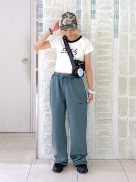 「アイテム（キーホルダー）」を使った、吉井紗彩さん（レディース・155cm）の夏コーディネート